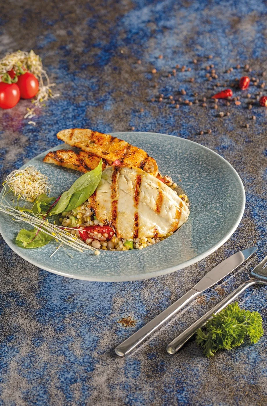 Izgara Levrek Tahıllı Salata