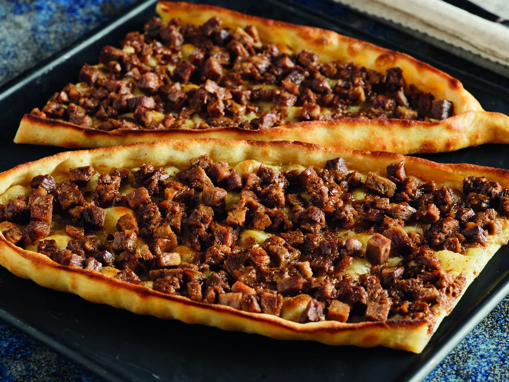 Kavurmalı Pide